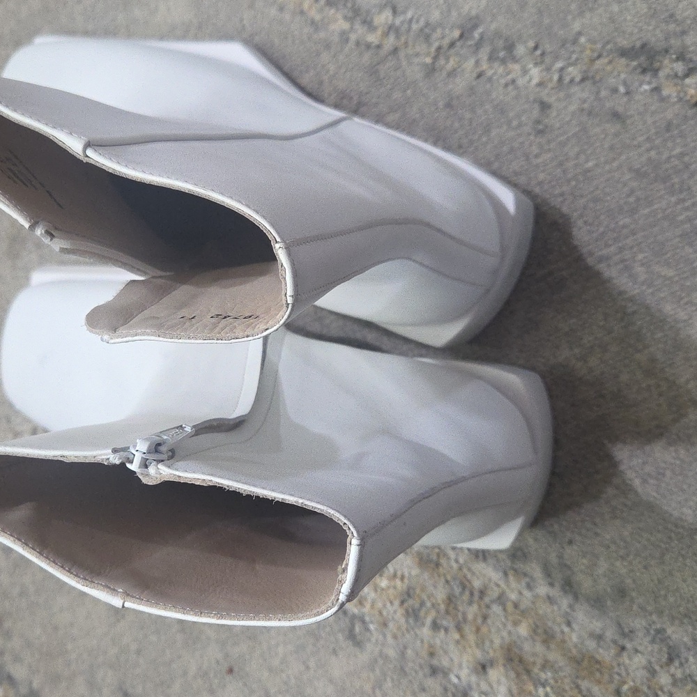 Stylish Reese Square White Men's Boots - Picture 11 of 12